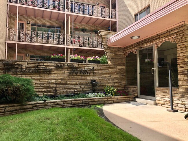 Photo - Mirabeau Manor