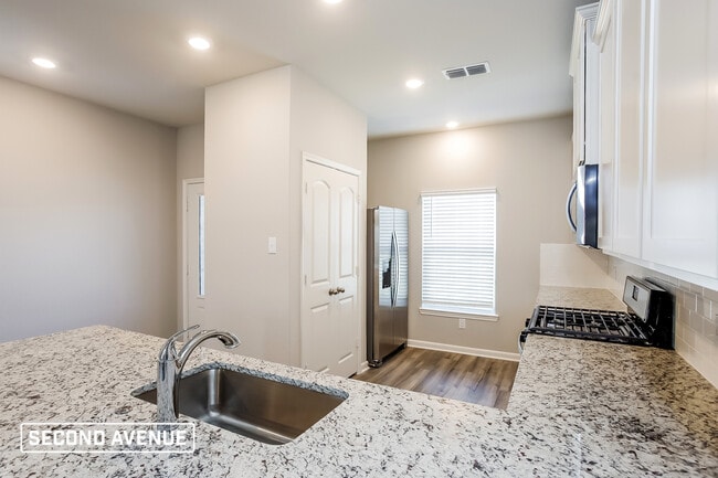 Photo - 2112 Meadow Dr