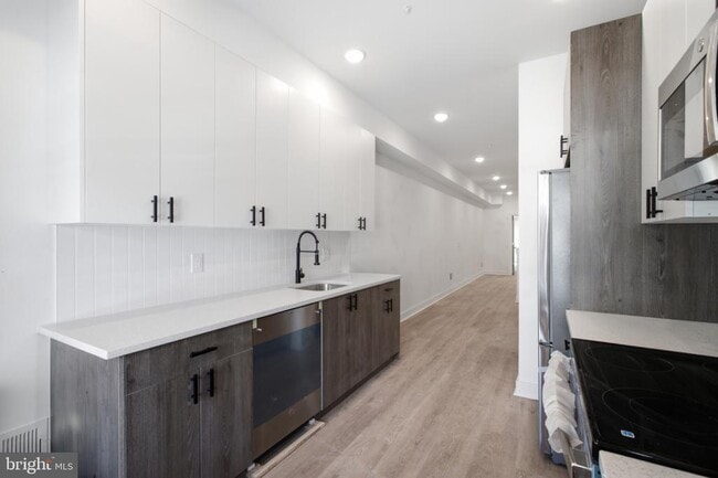 669 N 39th St Unit 1