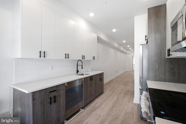Photo - 669 N 39th St Unit 1