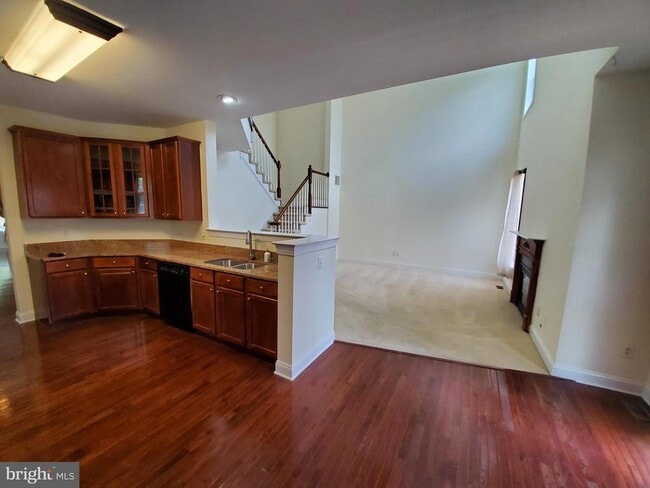 Photo - 102 Burnet Crescent