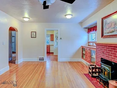 Photo - 810 W Lewis St