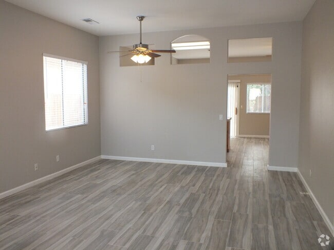 Building Photo - 3/2 1700 sf home within walking to EDH Tow...