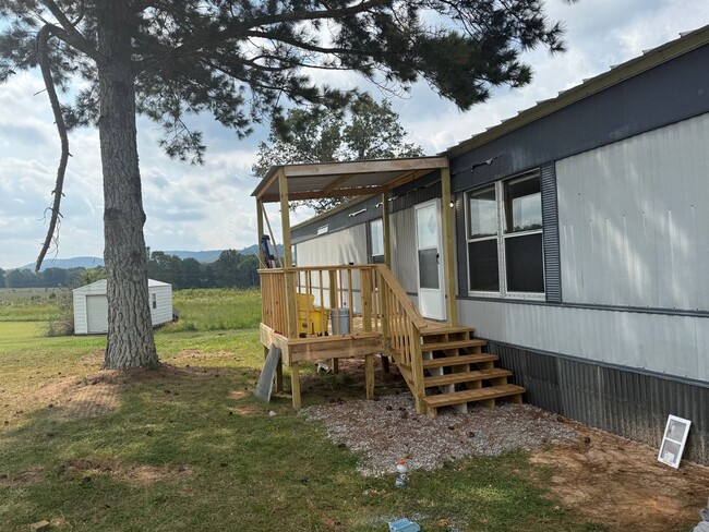 Building Photo - Welcome Home!! 2/2 Newly Renovated Mobile ...