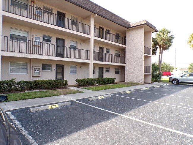 Building Photo - 102 Capri Isles Blvd Unit 102 Rental