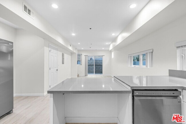 Photo - 1409 N Hobart Blvd Unit #104