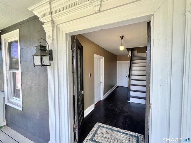 Photo - 1596 Main St