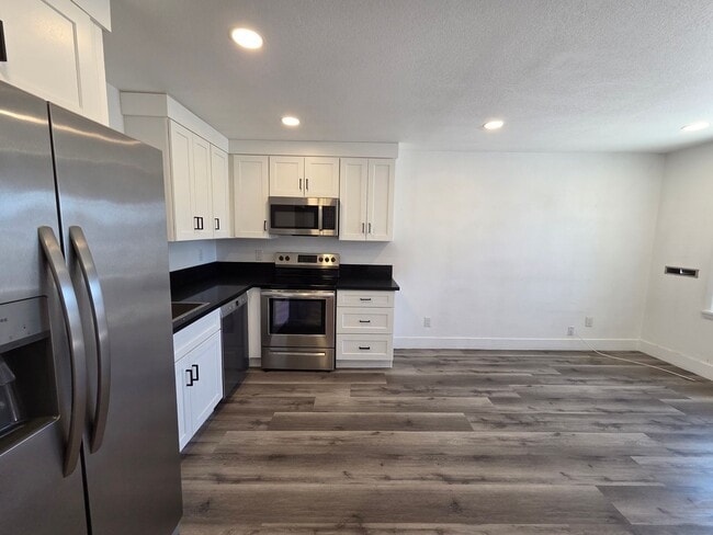 Photo - 320 N 10th St Unidad A