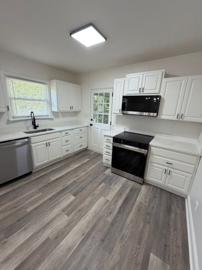 Photo - 905 Riverside Dr