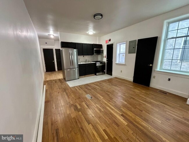 Building Photo - 2823 W Girard Ave Unit 2R Rental