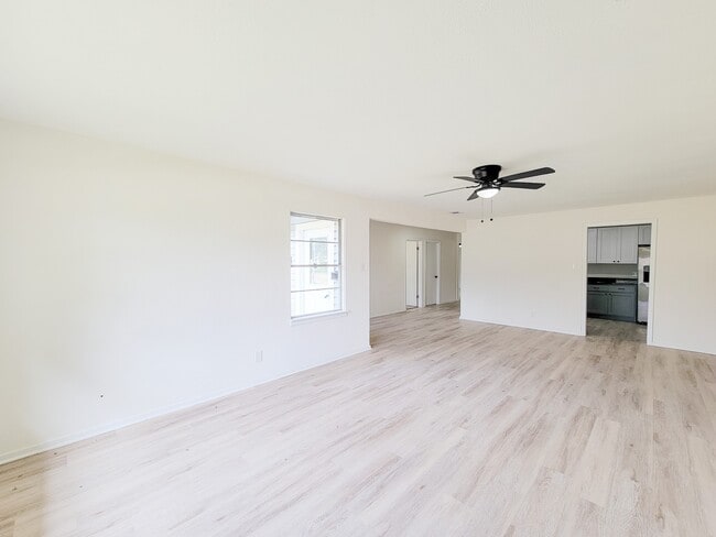 Photo - 301 Cypress St