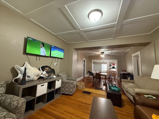 Photo - $3,000 | 5 Bedroom, 2 Bathroom House | NO ...