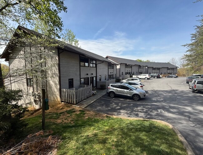 Photo - Laurelwood Apartments