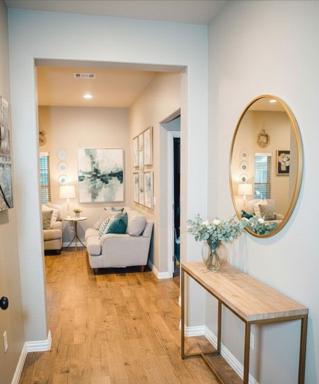 Building Photo - Stunning home with a large fenced yard