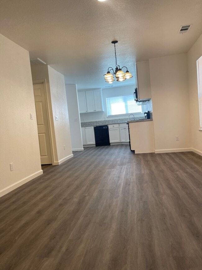 Photo - 2 WEEKS FREE RENT November Special - Townh...