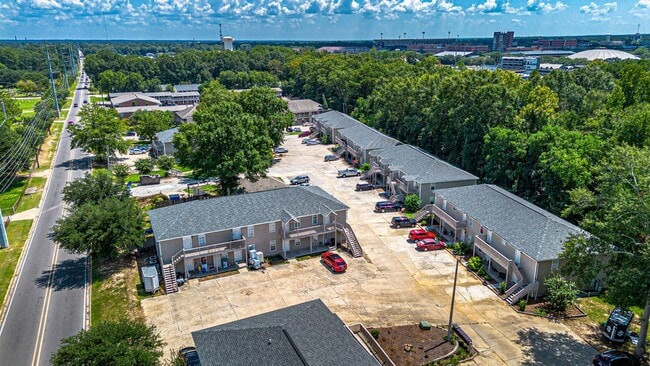 Photo - Magnolia Trace