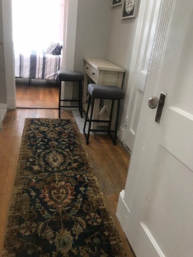 Photo - 916 Beacon St