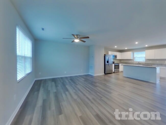 Photo - 1082 Suffolk Ln