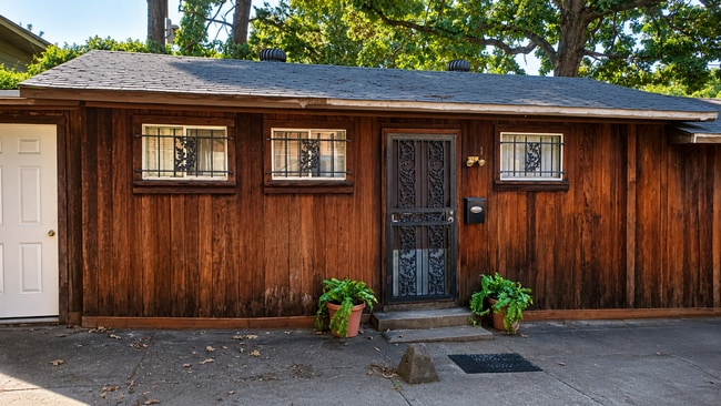 Building Photo - Studio Apartment