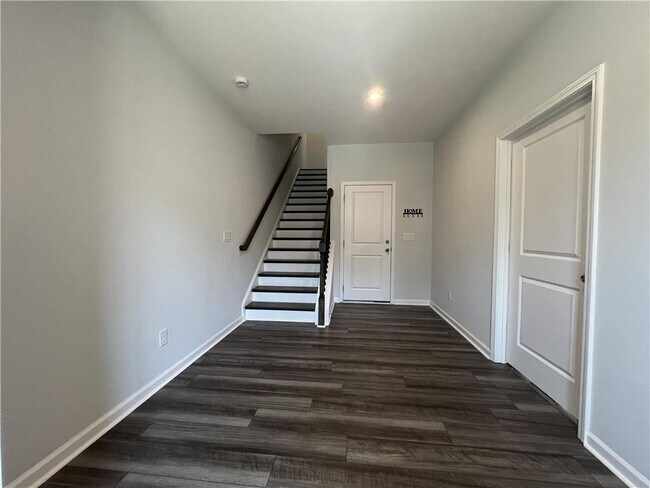 Photo - 2520 Whistler Wy NE