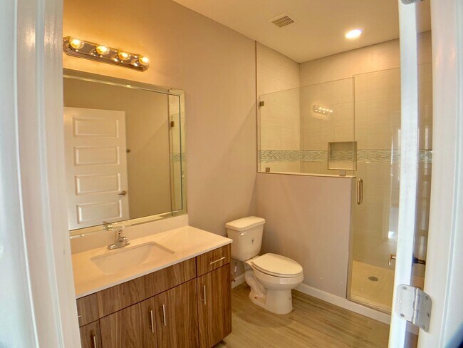 Photo - 3805 Tinsley Ave Unit 1