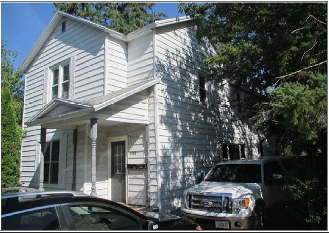 Front of House - 1640 College Ave Apartments Unit Upper