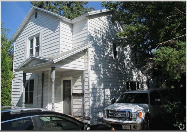 Building Photo - 1640 College Ave Unit Upper Rental