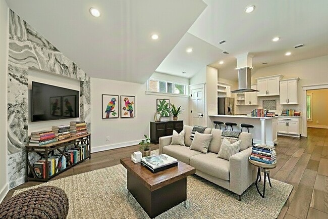 Photo - 2821 Morrison St