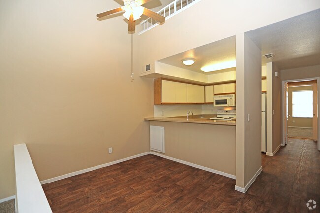1BD, 1BA (Loft) - 970 SF