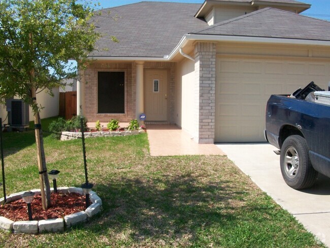 Building Photo - 2 story home.