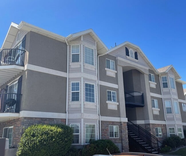 Building Photo - 3932 Romney Park Dr