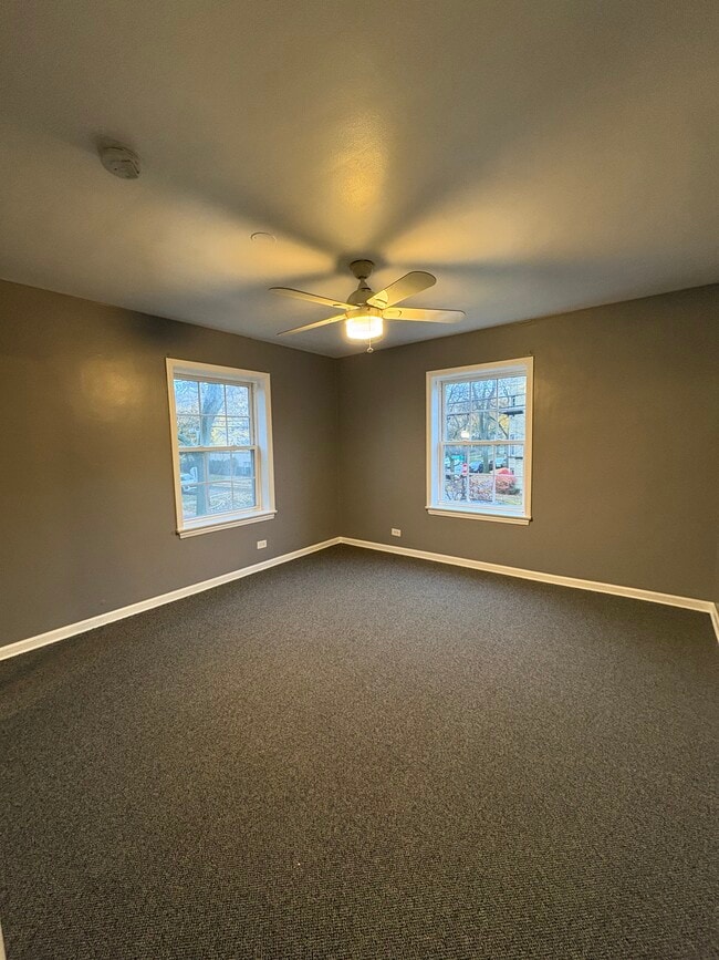 Building Photo - 129 Elmwood Ave Unit 2s