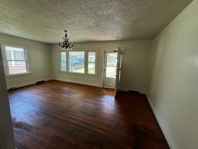 Photo - 816 Churchill Dr