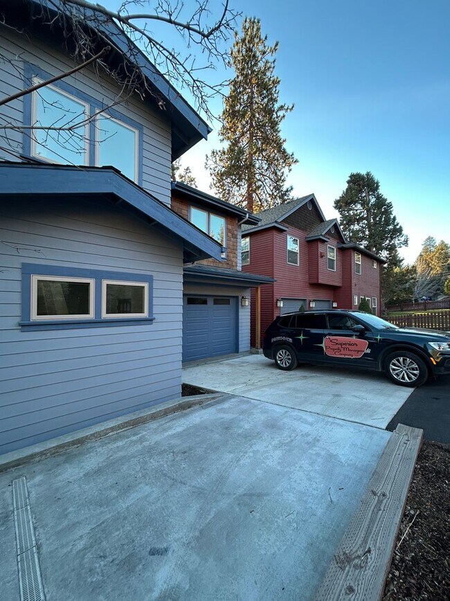 Photo - 1079 NW Quincy Ave Unit 2