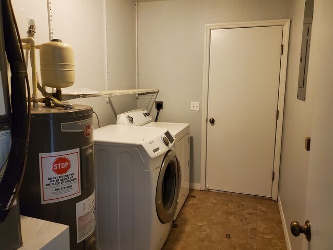 Photo - 4275 Woodside Ave