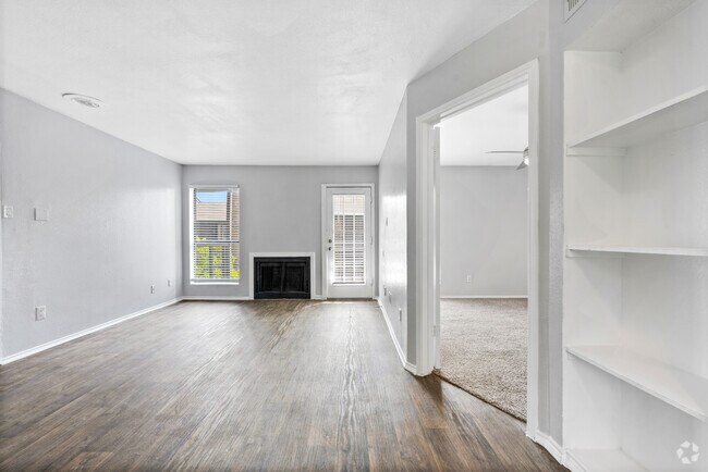 1BR, 1BA - 580SF - Living Room - The Vail