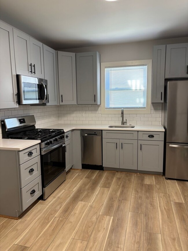 Building Photo - Newly remodeled, 1st floor, 2 bedroom apt. Bethlehem Pa Unit 421A