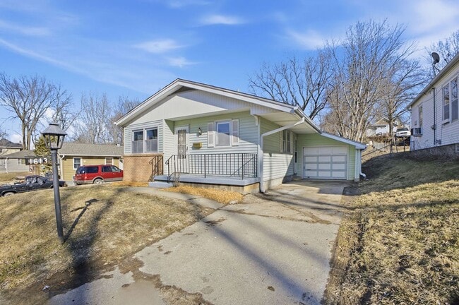 Photo - Spacious 3-Bed Home with Finished Basement and Extra Room