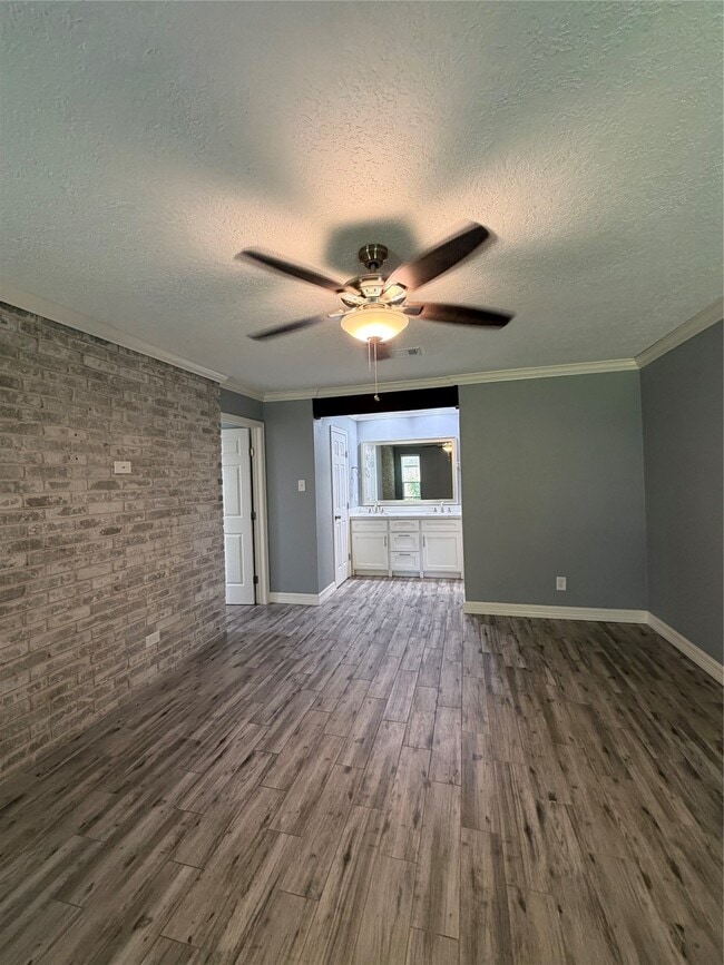 16215 Parksley Dr