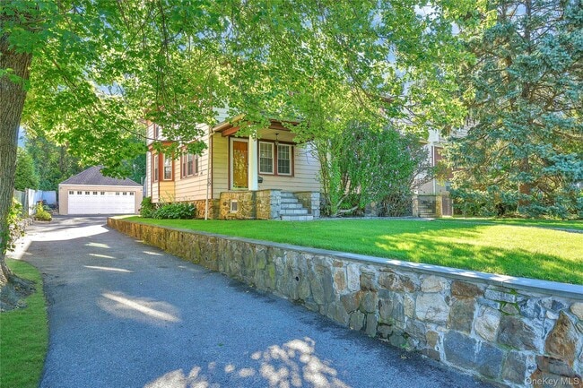 Building Photo - 806 Pelhamdale Ave Rental