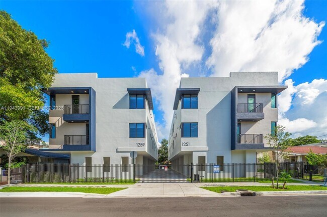 Photo - 1259 SW 3rd St