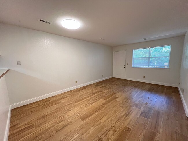 Building Photo - 428 Kays Ln Unit Bldg 1 1C Rental