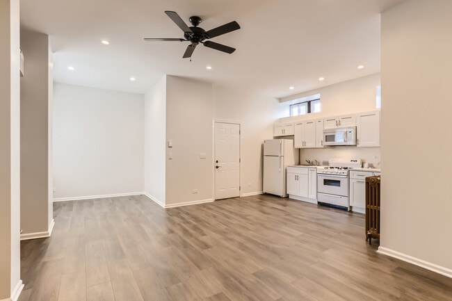 Photo - 226 E Illinois St Unit 6