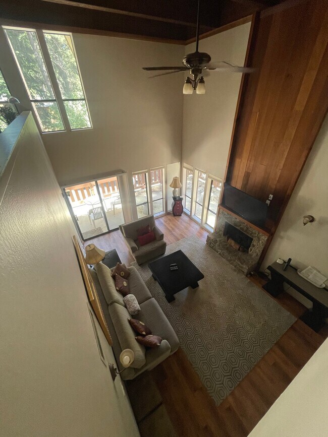 120 Country Club Dr