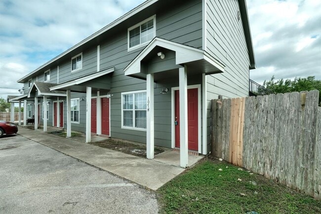 Building Photo - 107 Castleberry Ct Unit C