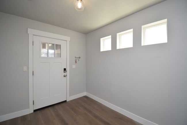 Photo - Quiet Family Friendly 4 Bed Home in Bluffdale!!