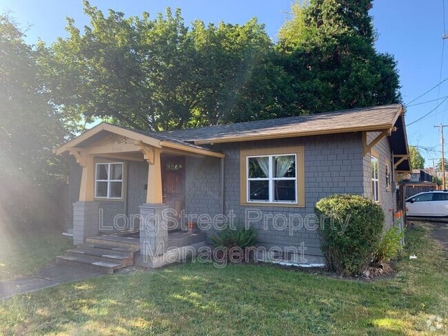 Building Photo - 2020 NW Harrison Blvd Rental