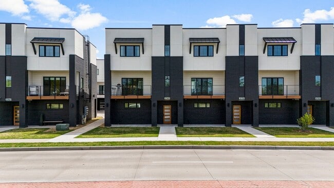 Building Photo - Discover modern elegance in the newly constructed Edgewater Condominiums, a boutique community fe...