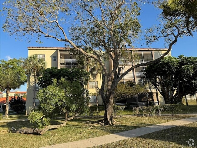 Building Photo - 1810 N Lauderdale Ave Unit 2210 Rental