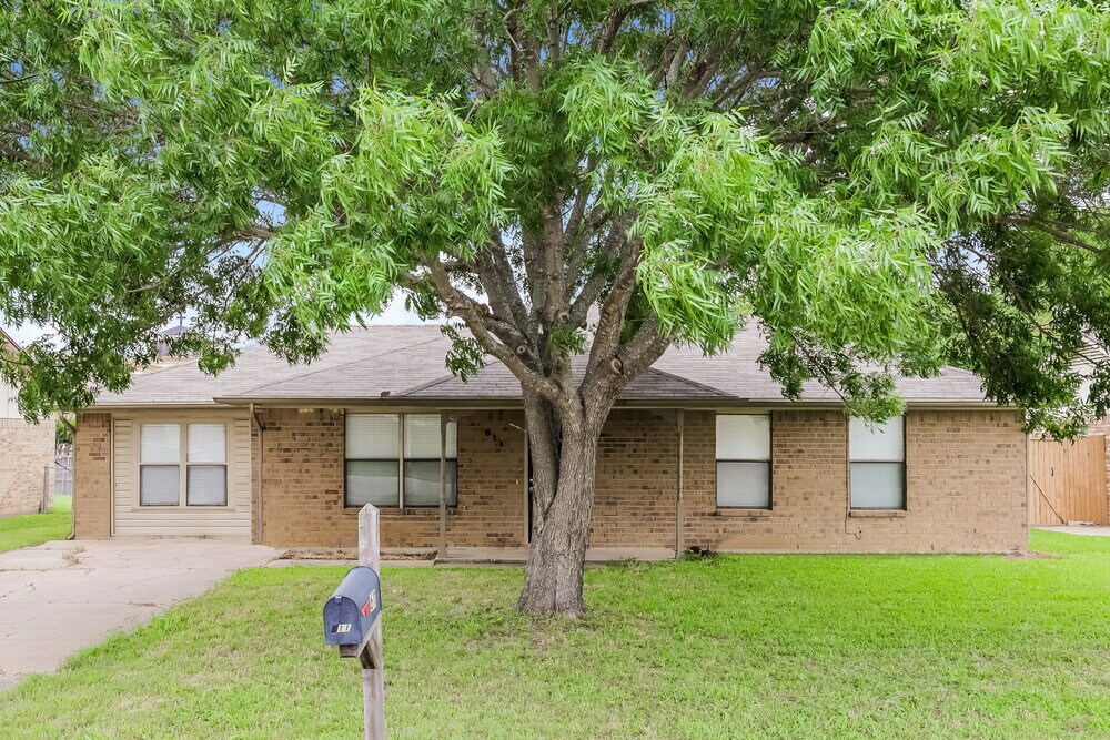 Photo - 611 Stell Ave House